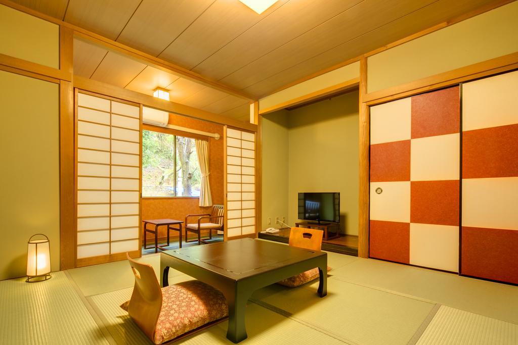Yugawara-Onsen Komachikan Экстерьер фото